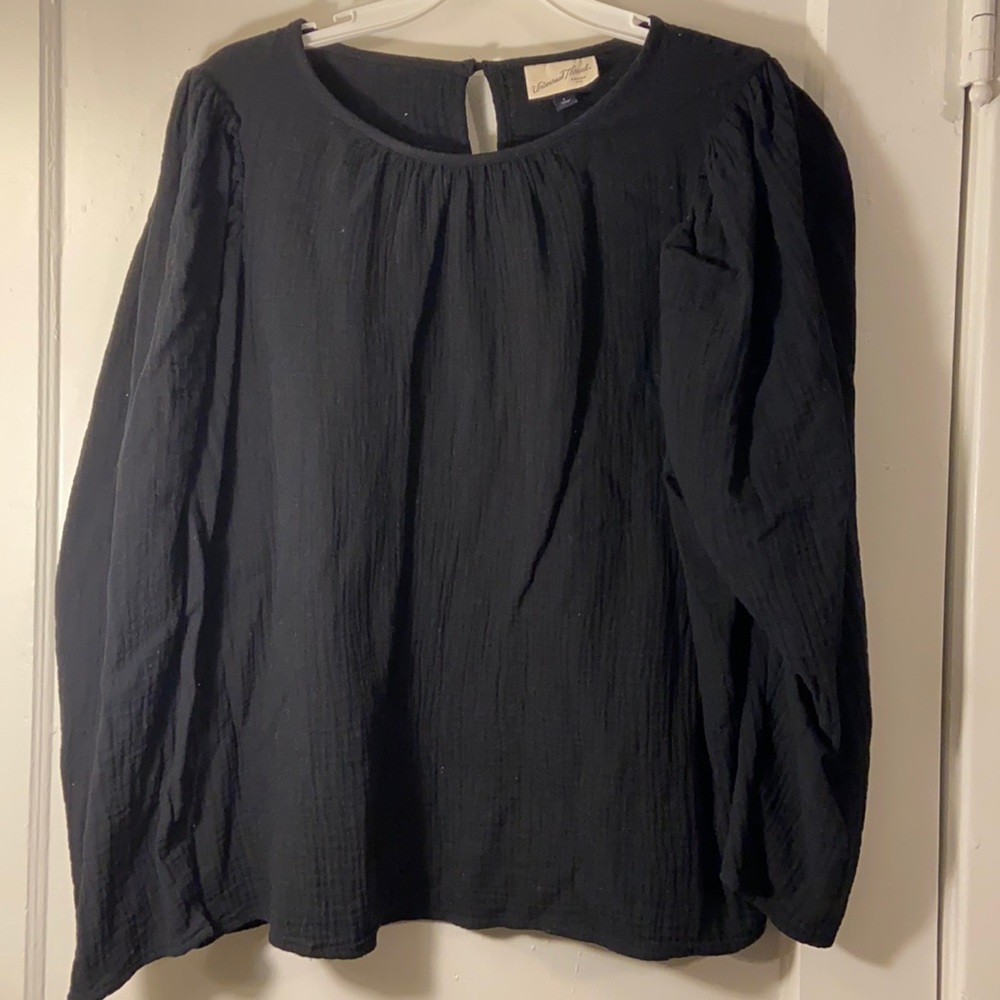 Black Universal Threads puffy sleeve blouse